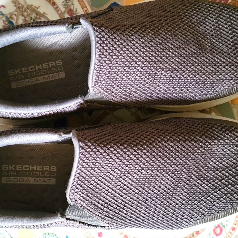 NWOT Sketchers yoga mat slip-ons